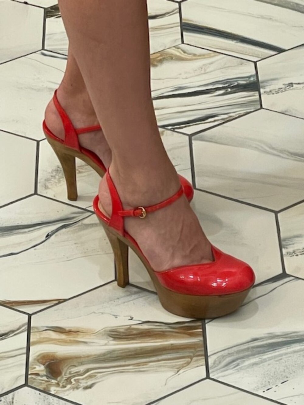 TITLE: Gucci Red/Orange Patent Platform Heels EU 36 Y2K Wooden Heel Pumps - Picture 13 of 14